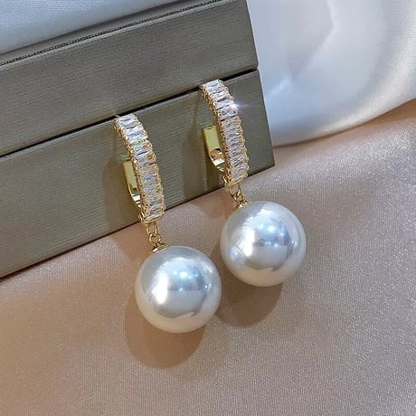 pearl × stone loop  pierce