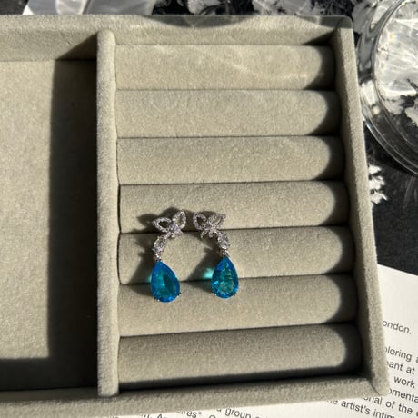 blue stone × silver pierce
