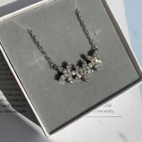 zirconia stone flower necklace