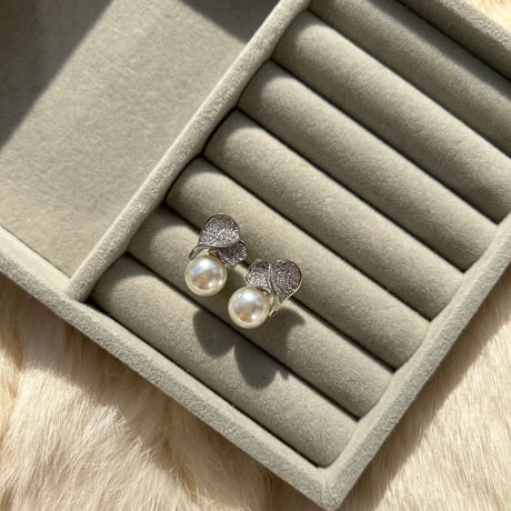 stone leaf × pearl pierce