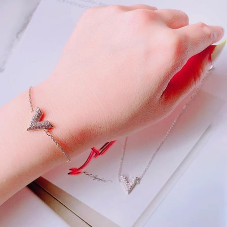 v motif bracelet
