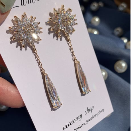 daisy long stone  pierce