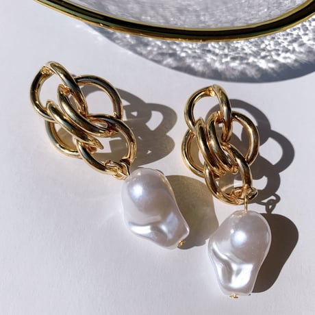 baroque pearl  gold pierce