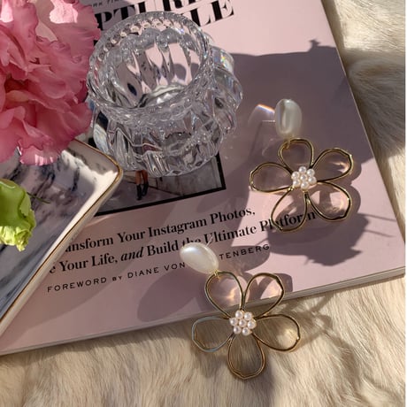 flower × pearl big pierce