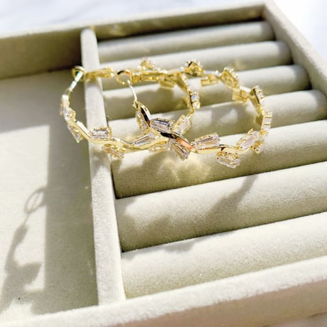 square stone hoop pierce