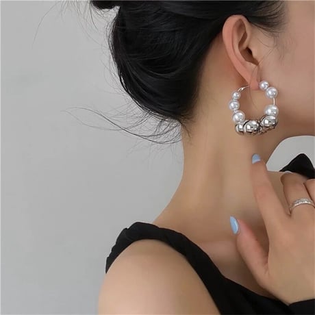 pearl × silver bowl big hoop pierce