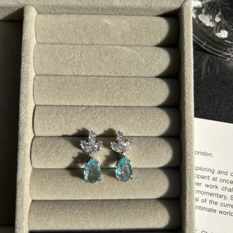 blue stone × silver pierce
