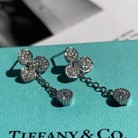 clover × chain stone pierce