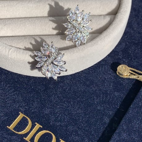 zirconia stone curve leaf pierce