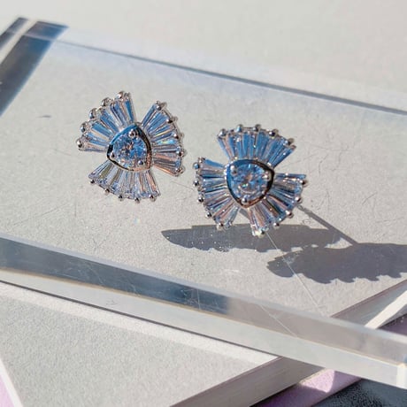 folding fan stone pierce