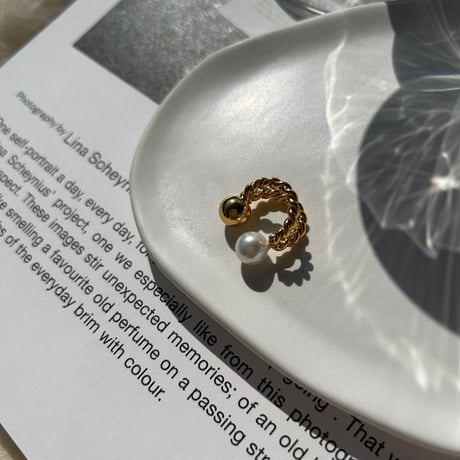 gold × pearl ear cuffs