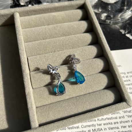 blue stone × silver pierce