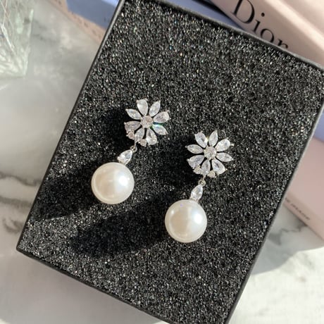 zirconia flower × pearl pierce