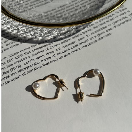 heart × pearl hoop pierce