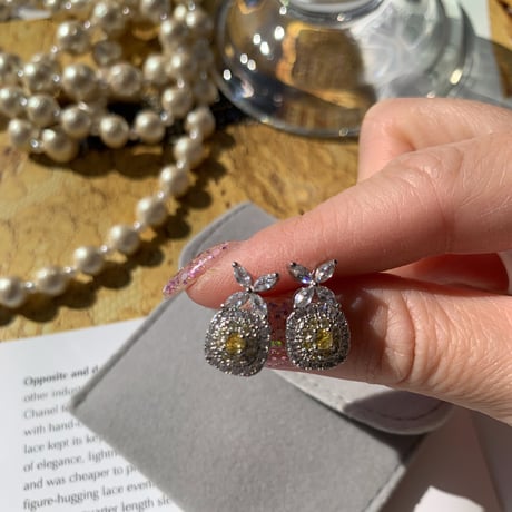 flower × yellow stone pierce
