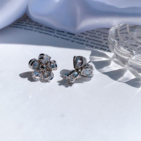 flower × stone catch pierce