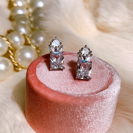 square  stone  pierce