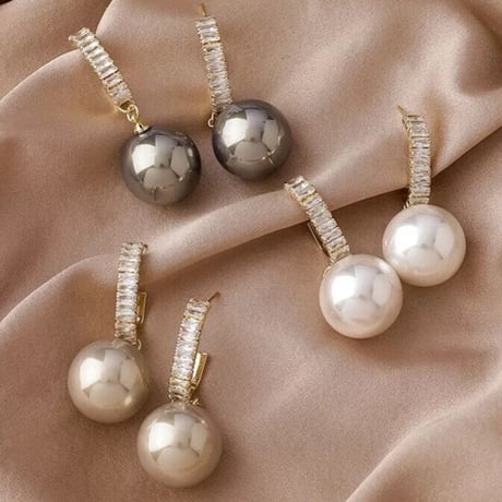 pearl × stone loop  pierce