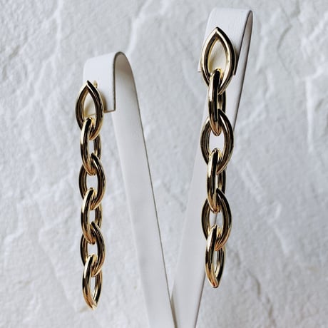 gold chain pierce
