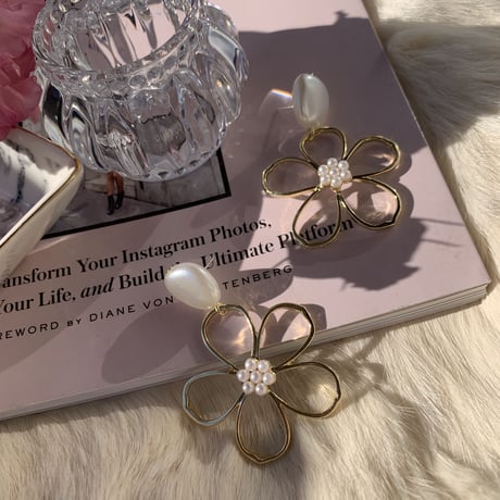 flower × pearl big pierce