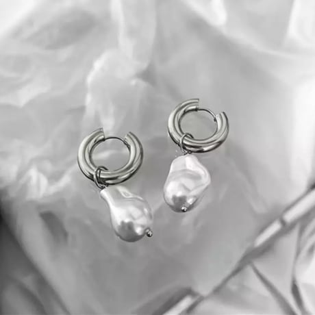 baroque pearl hoop pierce