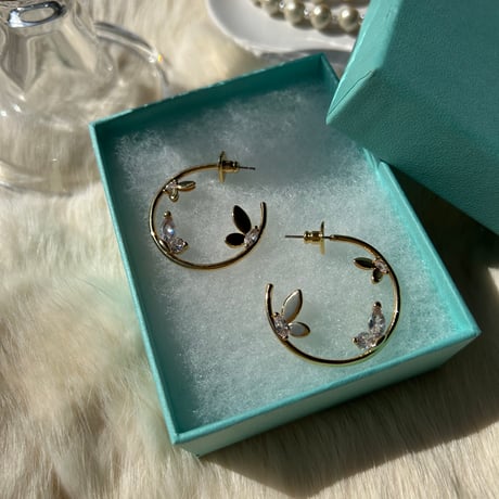 butterfly × stone hoop pierce