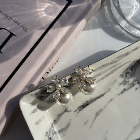 flower stone × pearl pierce