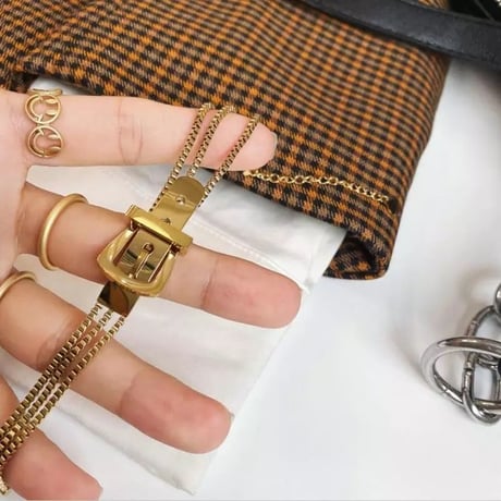 belt gold bracelet