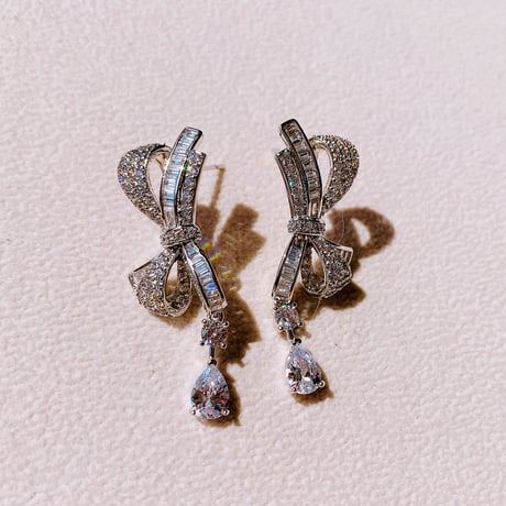 ribbon × stone pierce