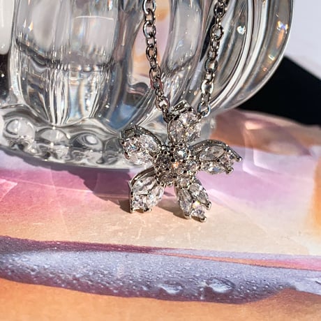 zirconia  flower stone necklace