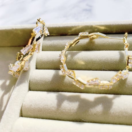 square stone hoop pierce
