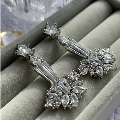 star chandelier pierce