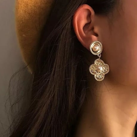 vintage flower gold pierce
