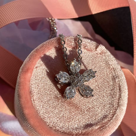 zirconia  flower stone necklace