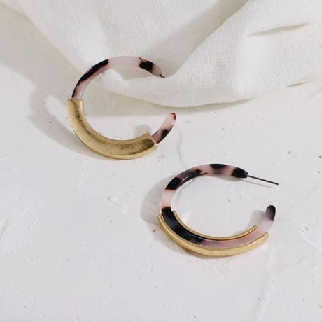 marble  × gold hoop  pierce