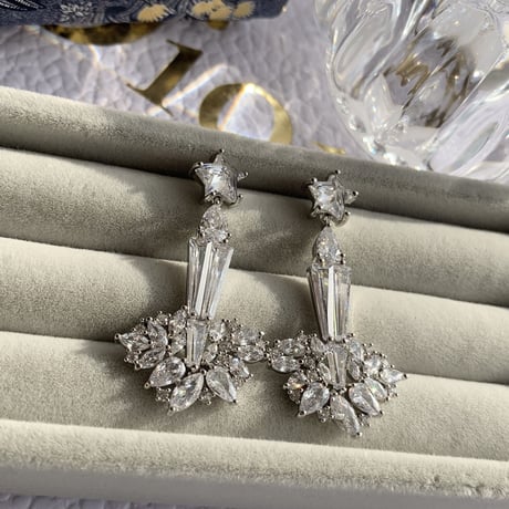 star chandelier pierce