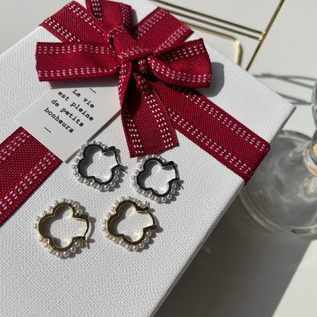 flower × pearl hoop pierce