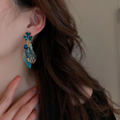 blue stone reef × flower pierce