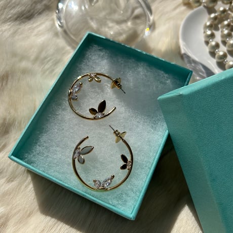 butterfly × stone hoop pierce