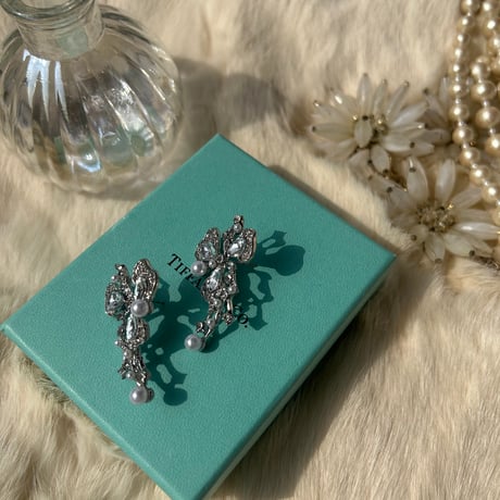 flower × pearl wedding pierce