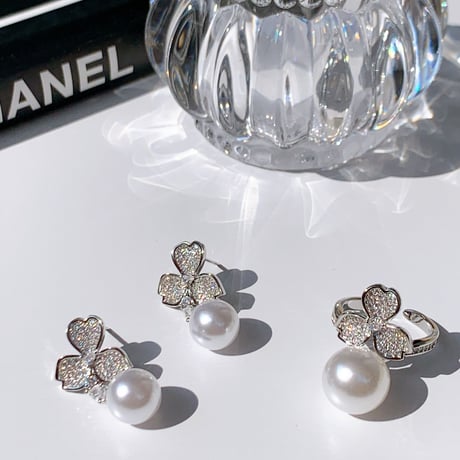 clover ×  pearl open ring