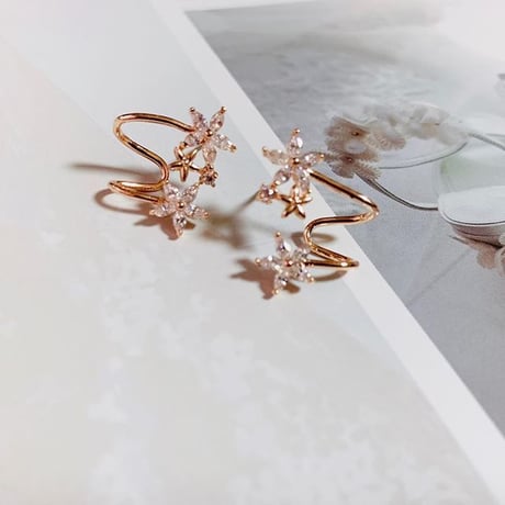 flower  curve  pierce