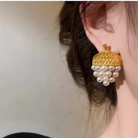 vintage pearl strawberry pierce