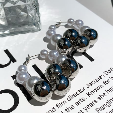 pearl × silver bowl big hoop pierce