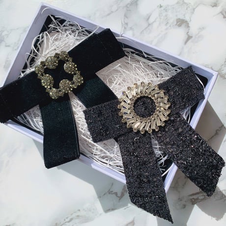 bijou ribbon brooch