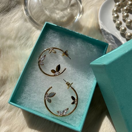 butterfly × stone hoop pierce