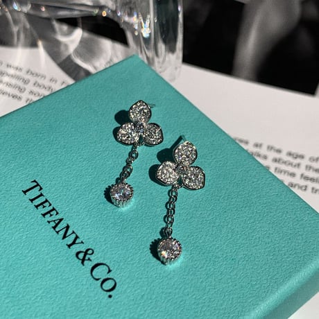 clover × chain stone pierce
