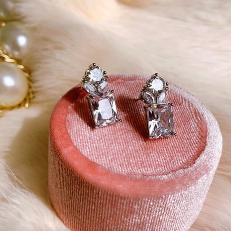 square  stone  pierce