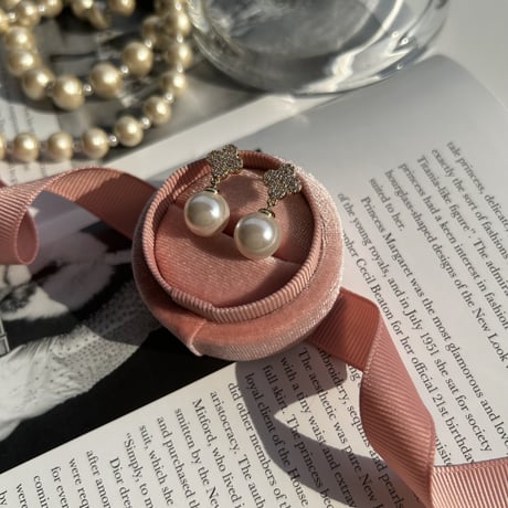 flower stone × pearl pierce