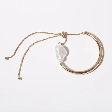 baroque pearl ×  gold bracelet